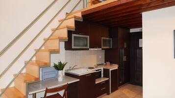 Míní-ísskápur, kaffivél/teketill, rafmagnsketill