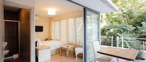 Suite with Terrace or Patio | ลานระเบียง/นอกชาน