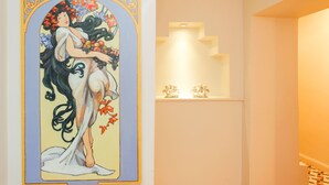 A framed artwork on a wall, a staircase with a light fixture, and a shelf with decorative items. - The Loft Istanbul (Istanbul)