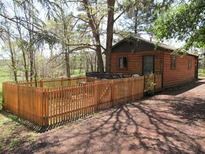 Cabin, 1 Bedroom (Blue Spruce) | 1 bedroom, free WiFi, bed sheets