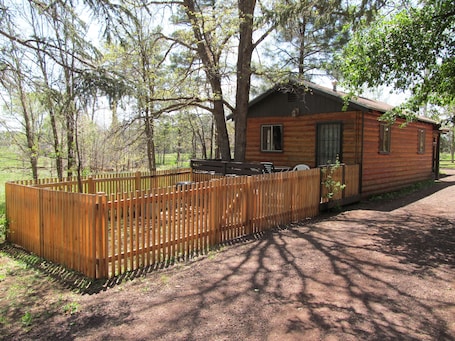 Cabin, 1 Bedroom (Blue Spruce) | 1 bedroom, free WiFi, bed sheets