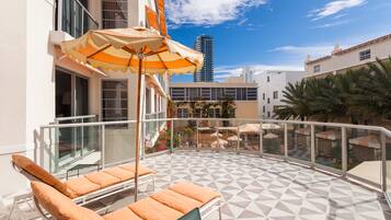 Suite Premium, 2 habitaciones, Terraza, vista a la alberca | Terraza o patio