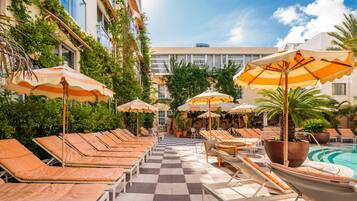 Alberca al aire libre y camas balinesas (con cargo)