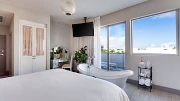 Suite, 1 Bedroom, Balcony | 1 bedroom, Egyptian cotton sheets, premium bedding, down comforters