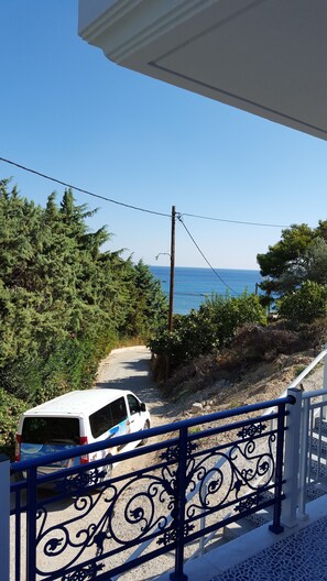 Familie studio, balkon, uitzicht op zee | Balkon