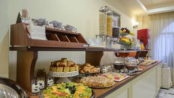 Free daily buffet breakfast