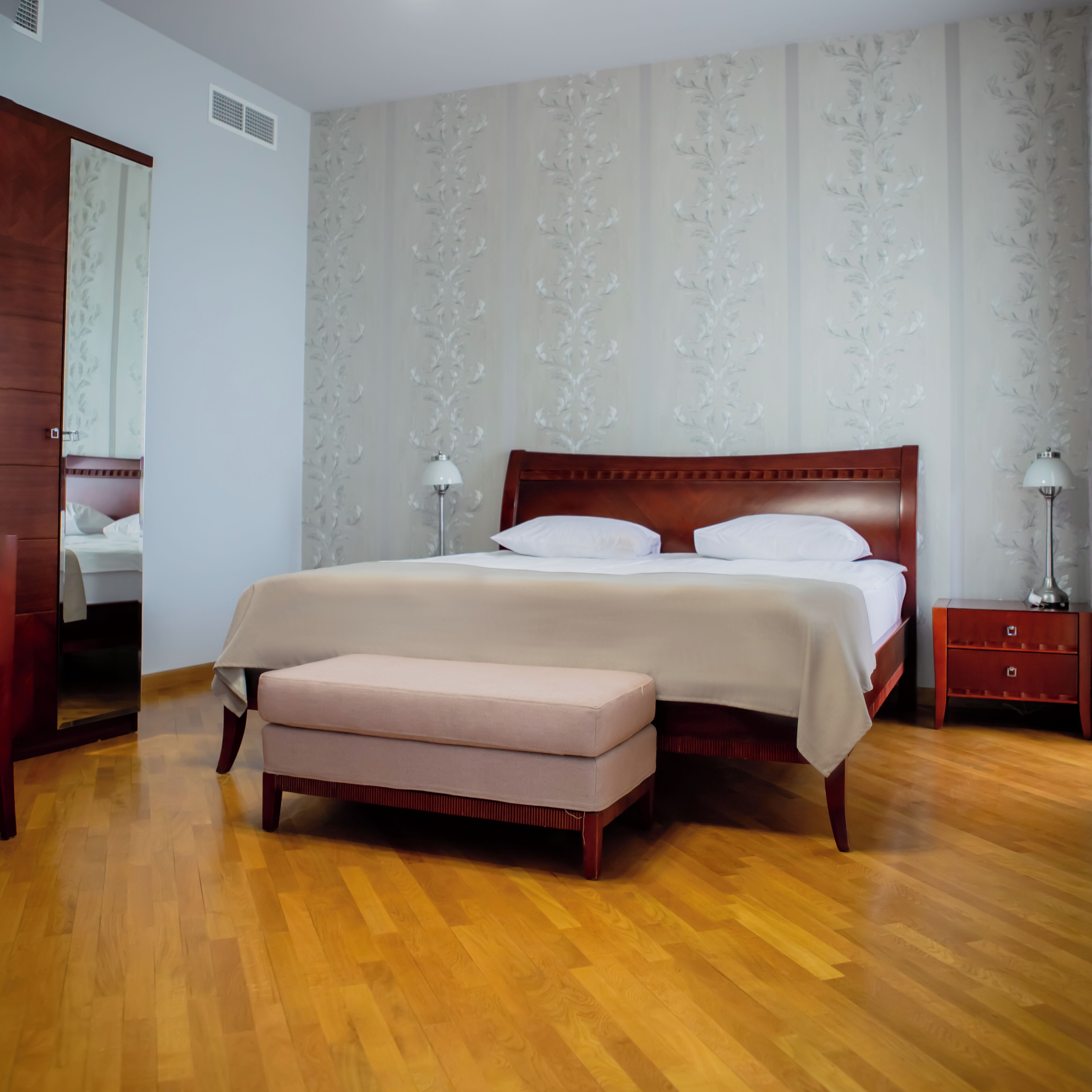 Junior-Suite, 1 Schlafzimmer | Tempur-Pedic-Betten, Zimmersafe, Schreibtisch, schallisolierte Zimmer