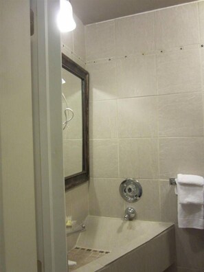 Basic Room, 1 Queen Bed | Bathroom sink