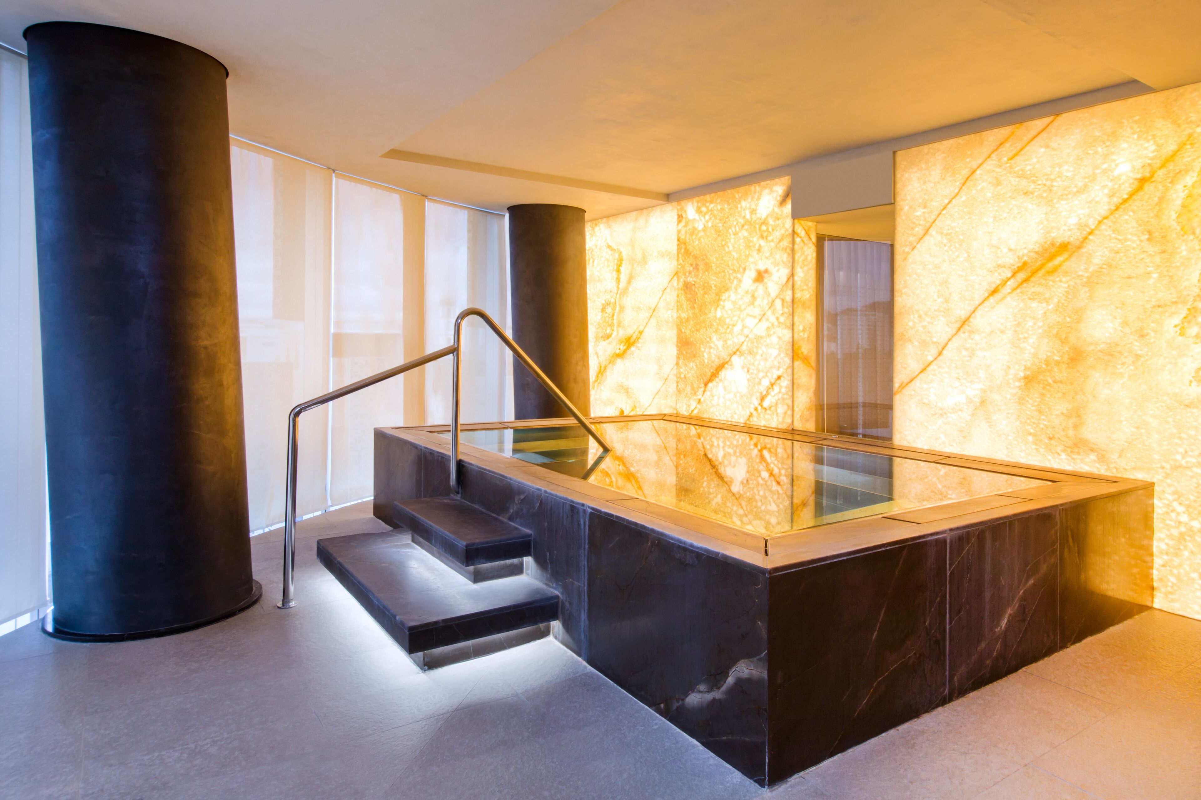 sauna, hot tub, steam room, turkish bath/hammam, body treatments