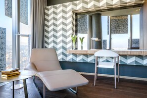 Suite, 1 Bedroom, City View | Living area