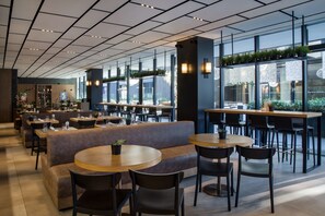 3 restaurants; breakfast, lunch and dinner served  - Maritim Hotel Plaza Tirana (Tirana)