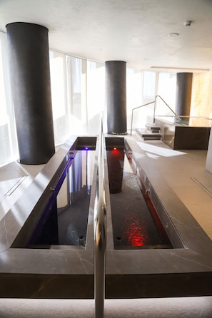 Sauna, hot tub, steam room, Turkish bath/hammam, body treatments