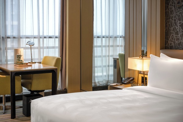 Executive King Room | Minibar, in-room safe, desk, blackout drapes