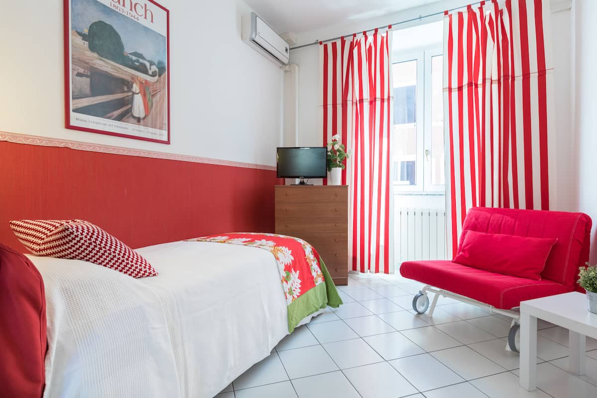 Single Room, Private Bathroom | WiFi (free), bed sheets
