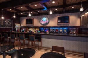 3 barer/lounger og bar i bassenget