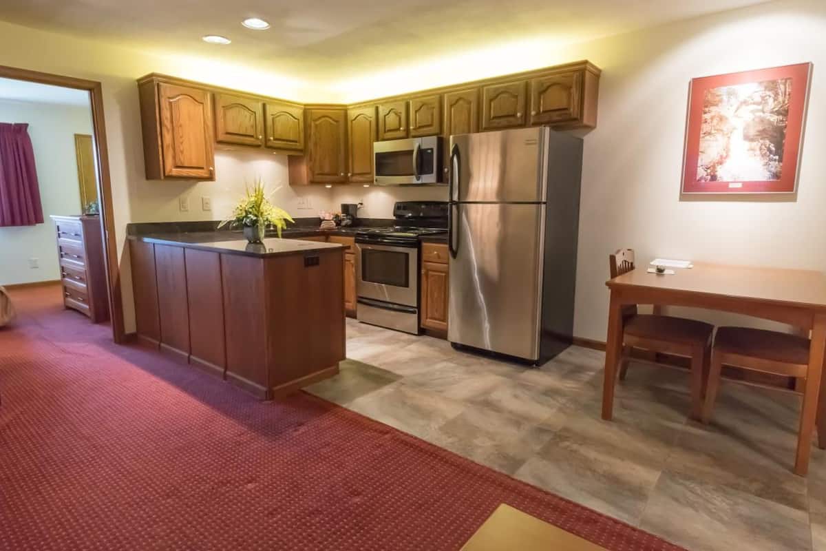 fridge, microwave, coffee/tea maker