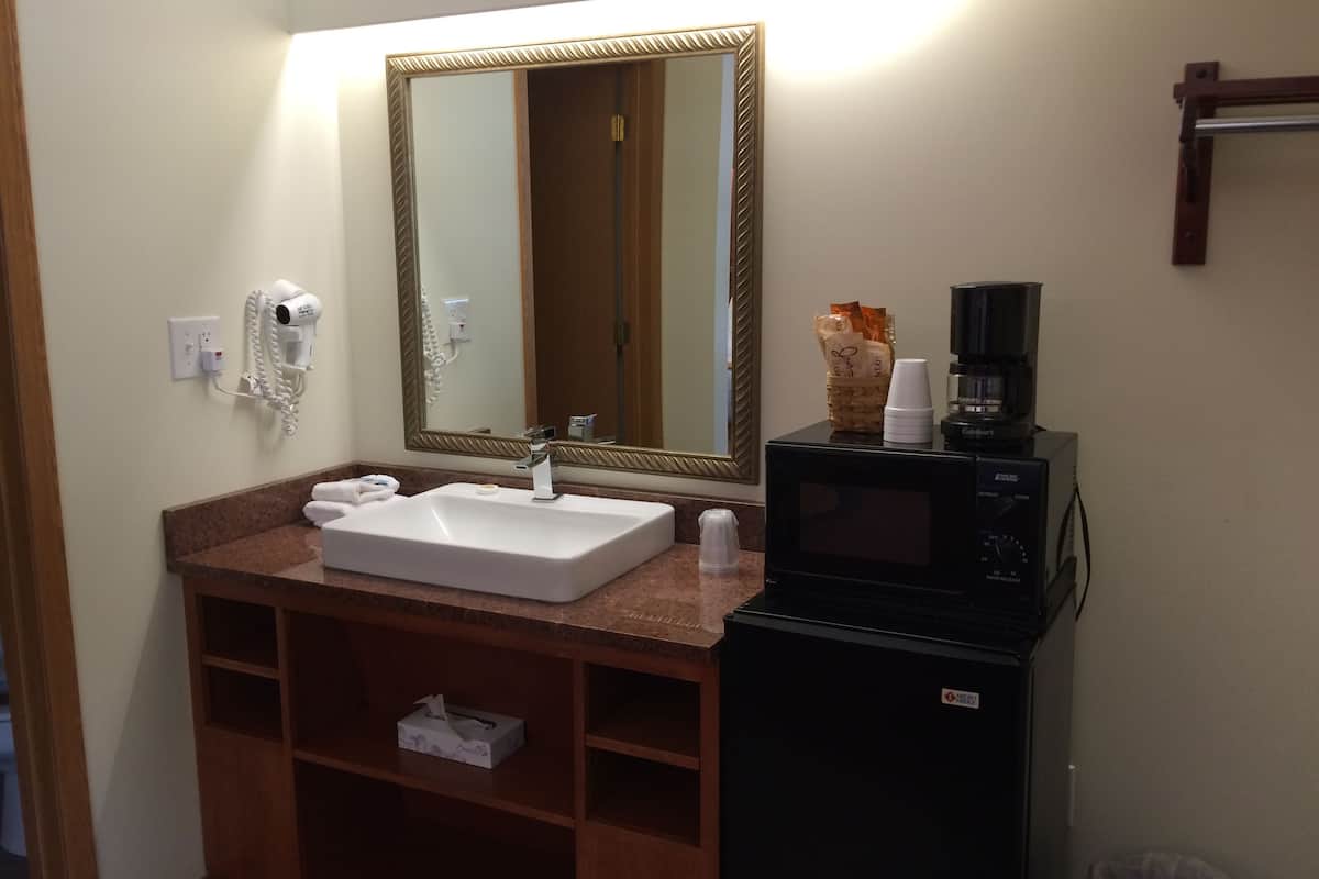 signature double room, 2 queen beds, kitchenette | bathroom | combined shower/bathtub, free toiletries, hair dryer, towels