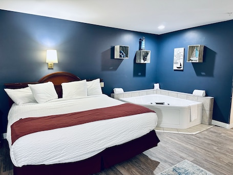 Romantic Room | Desk, laptop workspace, blackout drapes, soundproofing. Iveys Motor Lodge Houlton