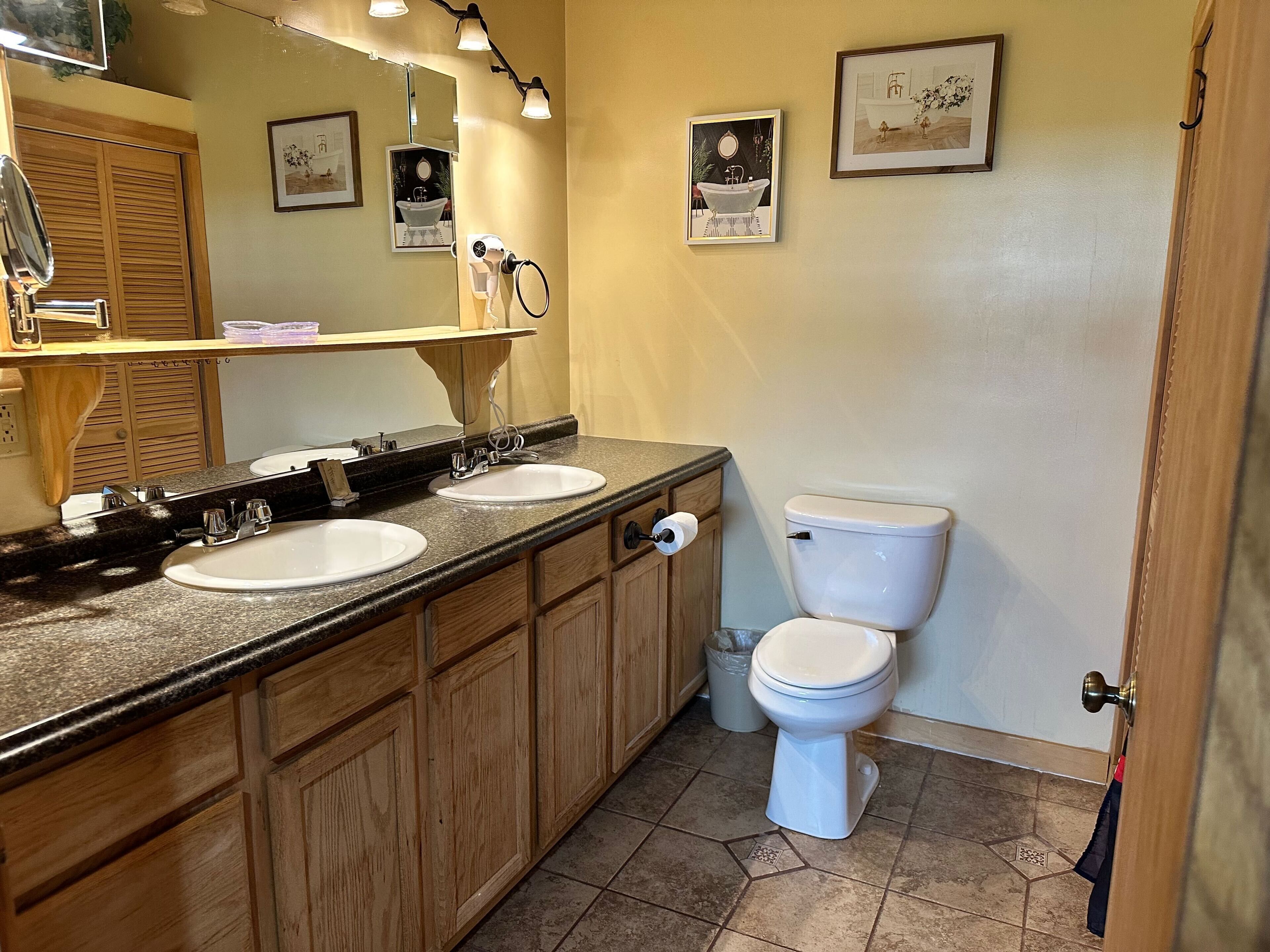 standard apartment | bathroom | free toiletries, hair dryer, towels, soap