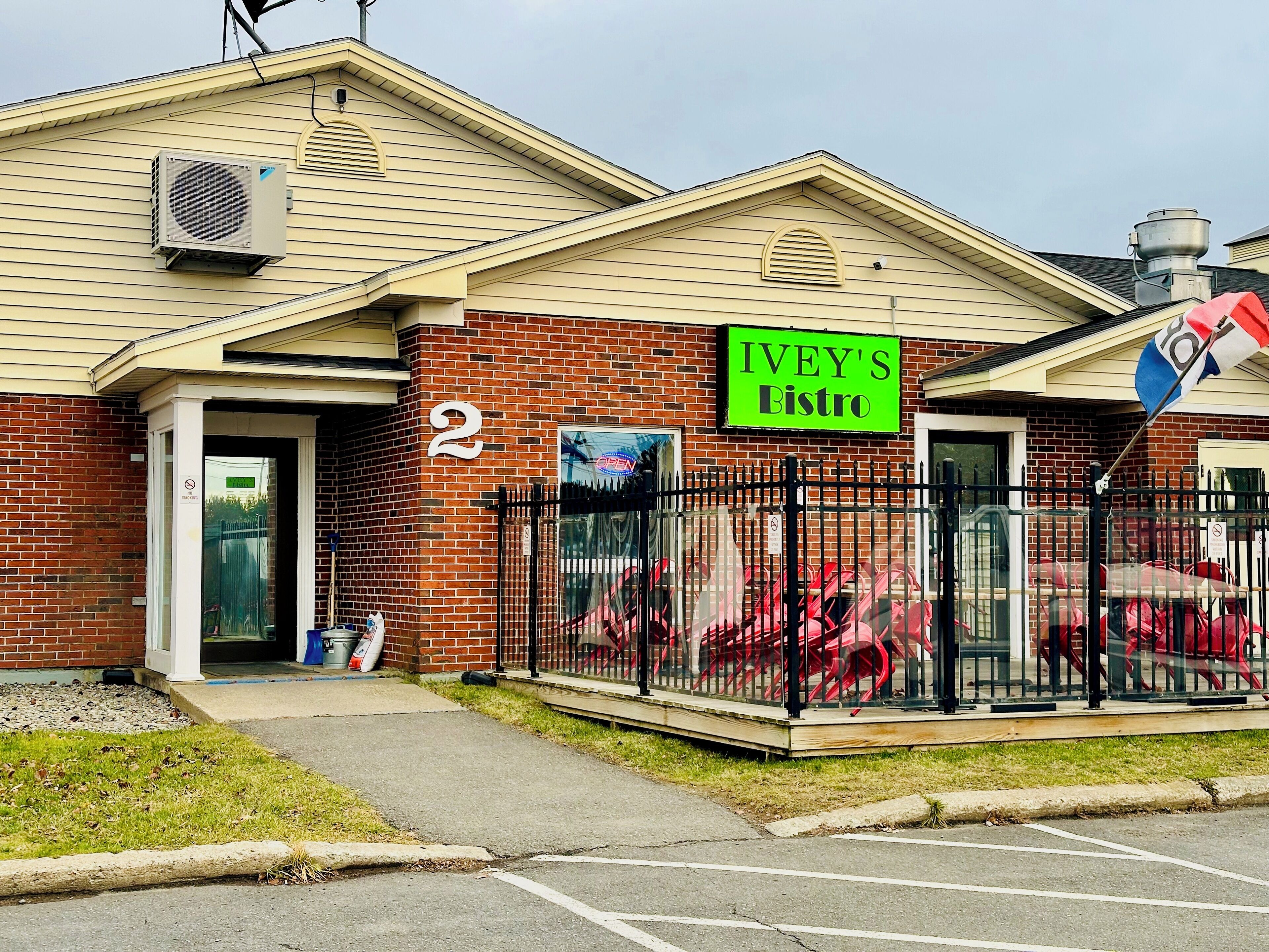 lunch and dinner served