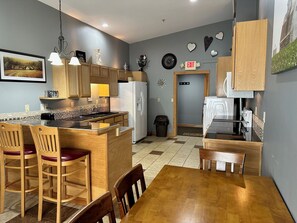 Private kitchen - Iveys Motor Lodge Houlton (Houlton)