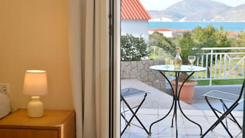 Apartment, 1 Bedroom | Soundproofing, iron/ironing board, rollaway beds, free WiFi