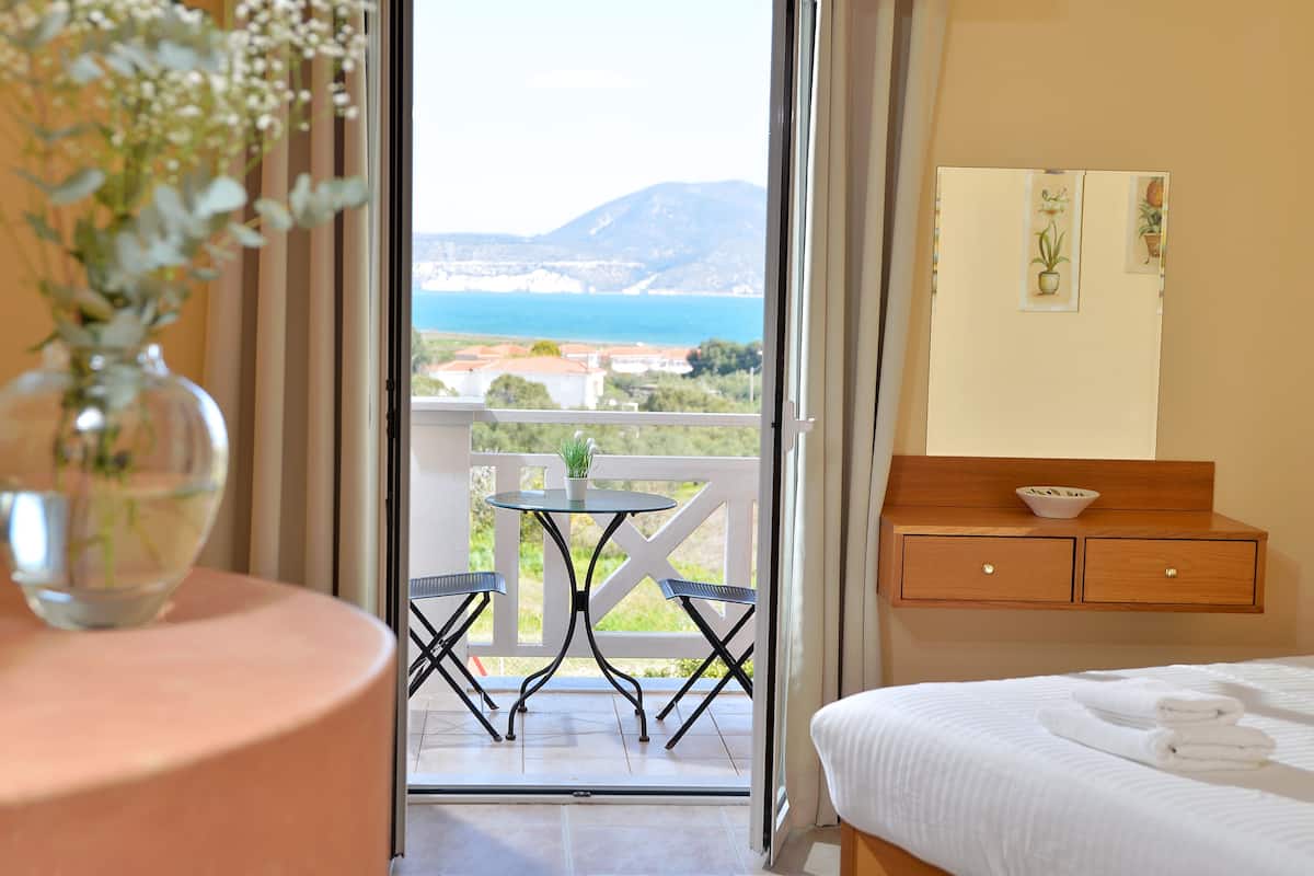 Studio, Sea View | 2 bedrooms, soundproofing, iron/ironing board, rollaway beds