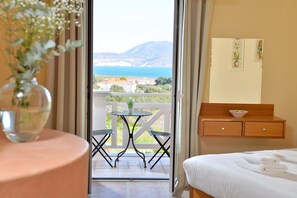 Sistema de insonorización y tabla de planchar con plancha 