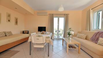 Apartment, 2 Schlafzimmer | Schallisolierte Zimmer, Bügeleisen/Bügelbrett, Zustellbetten