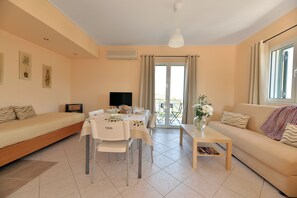 Sistema de insonorización y tabla de planchar con plancha 