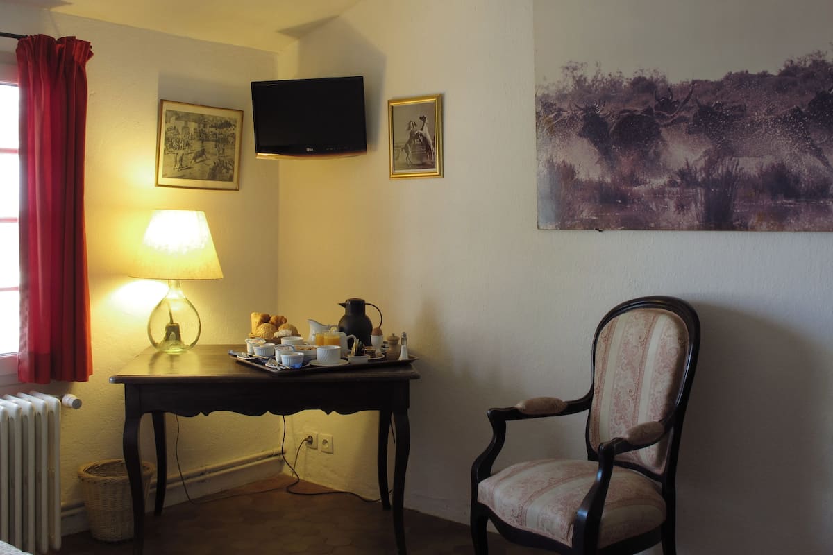 Luxe beddengoed, een kluis op de kamer, een bureau, gratis babybedden