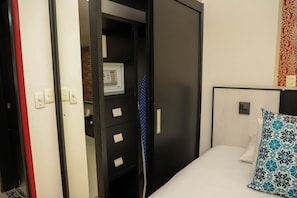 1 bedroom, in-room safe, iron/ironing board, rollaway beds