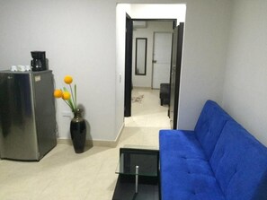 Télévision à écran plat de 32 pouces avec chaînes par câble, télévision