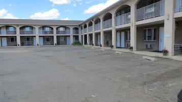 Parkir mandiri gratis