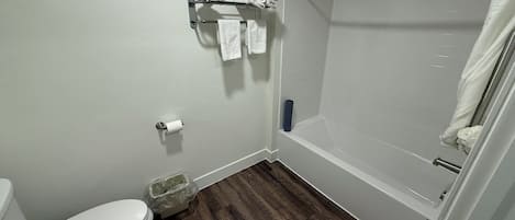 Doppia Standard, letti multipli, non fumatori | Bagno | Doccia, asciugamani