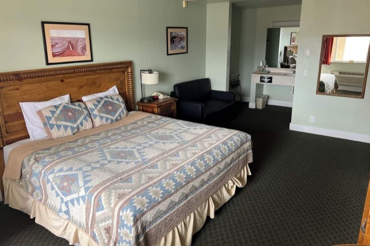 Standard Room, 1 King Bed, Non Smoking