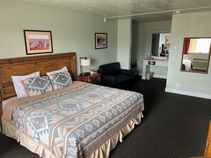 Desk, free WiFi, bed sheets - Four Corners Inn (Blanding)
