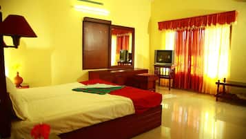 Deluxe Room | Premium bedding, in-room safe, rollaway beds, free WiFi