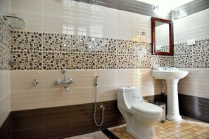 Deluxe Room | Bathroom