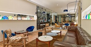 2 bars/lounges, poolside bar - H10 Cubik (Barcelona)