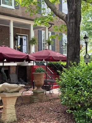 Terrace/patio - Bourbon Manor B&B (Bardstown)