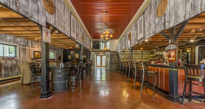 Bourbon Manor B&B