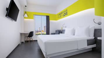 In-room safe, desk, free WiFi