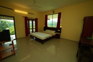 Deluxe Room with Private Balcony - Kerala House (Peermade)