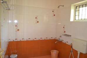Standard Double Room | Bathroom - Kerala House (Peermade)