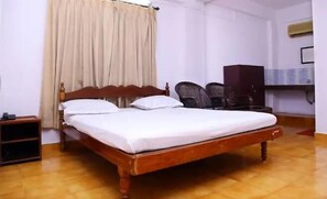 Standard Room (Non A/C) | Desk, soundproofing, rollaway beds, bed sheets - Dubai Hotel Kumarakom (Kottayam)