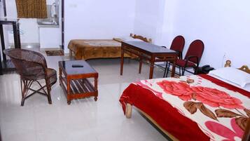 Suite ( A/C ) | Desk, soundproofing, rollaway beds, bed sheets