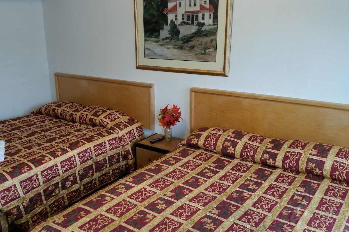 Double Room, 2 Double Beds | Free WiFi