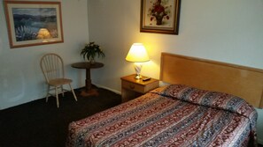 Queen Room | Free WiFi - Travel Inn (Susanville)