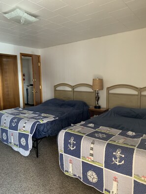 Premium bedding, individually decorated, desk, laptop workspace - Long Valley Motel (Donnelly)